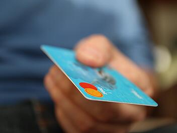 Es kursiert eine neue NFC-Malware, die Kreditkartendaten ausliest.
