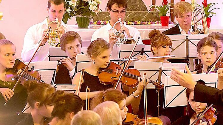 Das junge Sinfonieorchester Berlin unter der Leitung von Andreas Schulz.  Foto: Albert Höchstädter