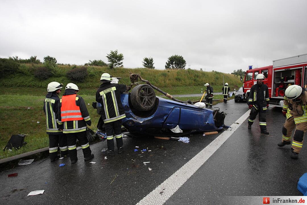 Maserati ueberschlaegt sich auf der A9 - Fahrer schwer verletzt