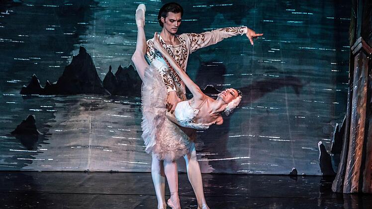 Impressionen vom "Schwanensee"-Gastspiel im Coburger Kongresshaus.Foto: Jochen Berger