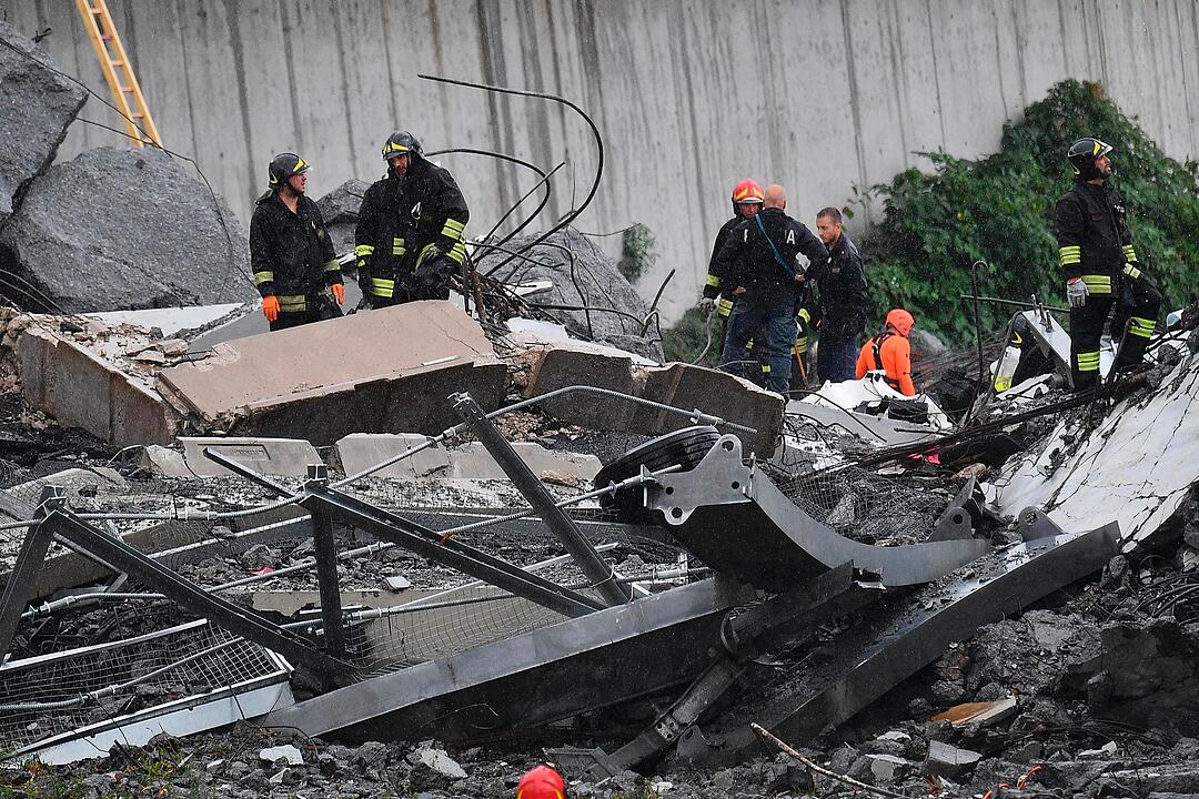 Autobahnbrücke in Genua eingestürzt