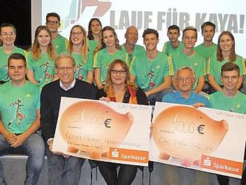Insgesamt 53 000 Euro Spendengelder hat der Lauf für Kaya erbracht. Seine Organisatoren vom Gymnasium Herzogenaurach zogen sehr zufrieden Bilanz. Foto: Gabriela Ruyter