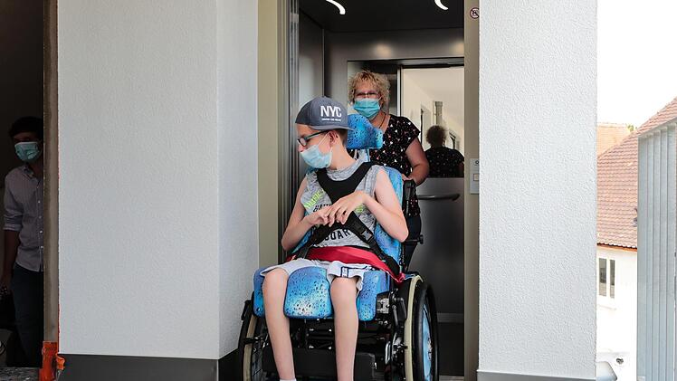 Eine große Hürde  lässt sich hier gut überwinden - der Aufzug.Foto: Anette Schreiber