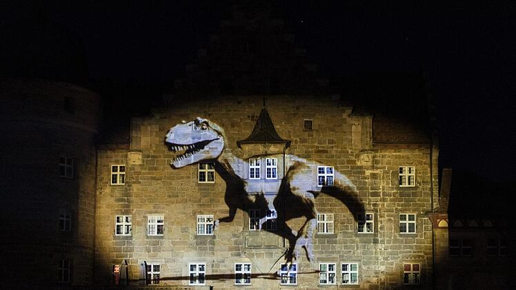 Was es nicht alles gibt: An den altehrwürdigen Mauern von Eyrichshof kletterte sogar schon mal ein Dinosaurier empor. v. Rotenhan