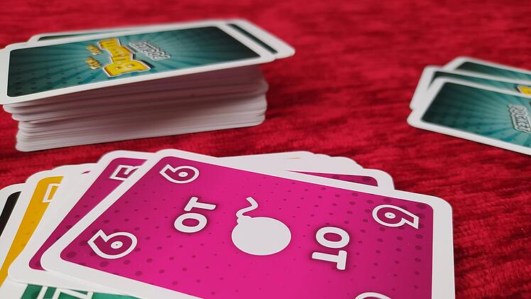 Spiele-Test Tick Tack Bumm Pocket: Mischung aus Mau Mau und Tick Tack