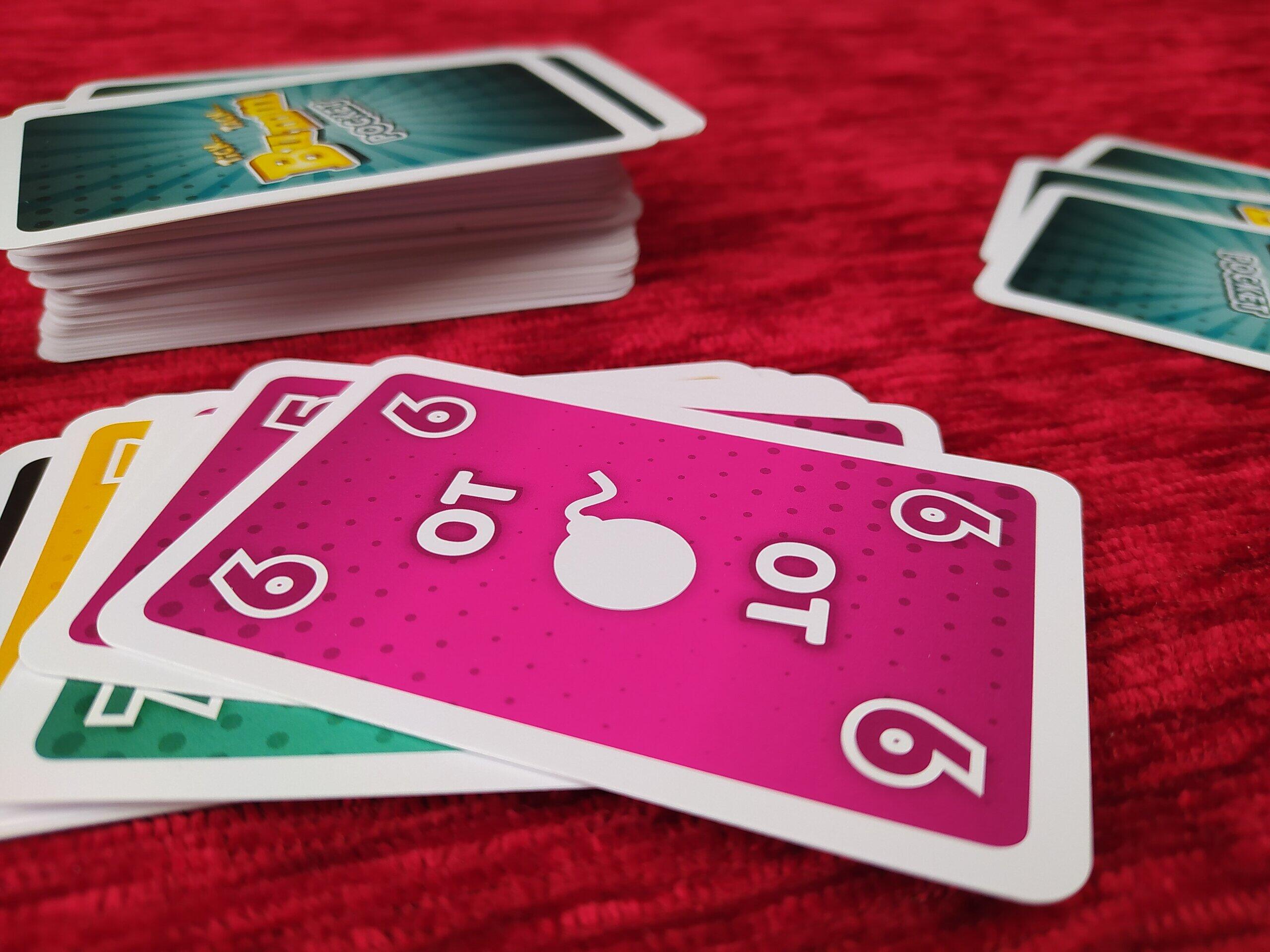 SpieleTest "Tick Tack Bumm Pocket" So gut ist das PartyKultspiel in