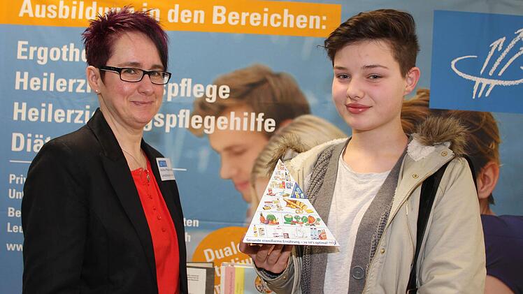 Sarah Kuschmann (16) aus Kulmbach überlegt noch, ob sie einen sozialen Beruf wie Ergotherapie und Diätassistentin erlernt oder den Bachelor of Science macht. Foto: Sonja Adam