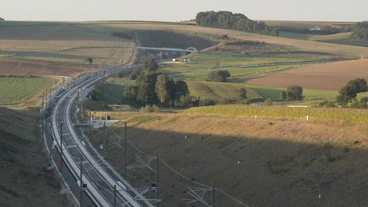 Die ICE-Trasse zwischen Püchitz und Stadel - im Hintergrund ist die Einfahrt zum Tunnel "Kulch" zu sehen. Foto: Matthias Einwag