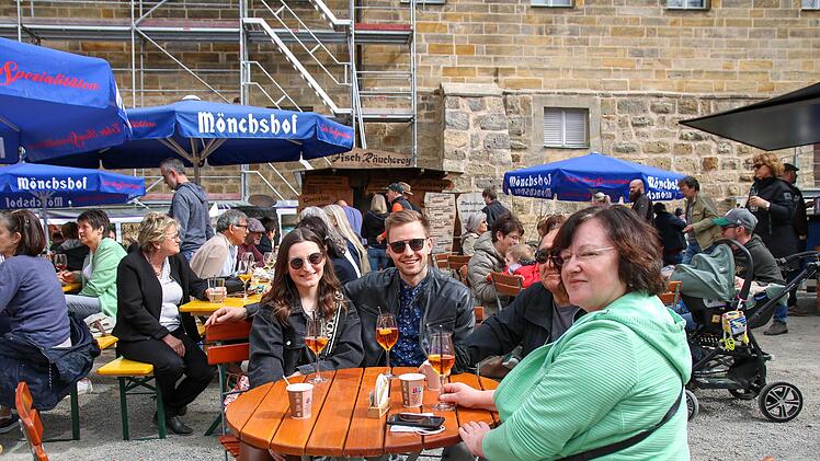 In der herrlichen Fr&uuml;hlingssonne lie&szlig; sich so mancher Cocktail oder Kaffee genie&szlig;en. Foto: Romy Denk