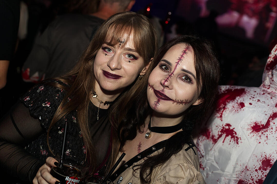 ME & MY (ZOMBIE) GIRLS HALLOWEEN