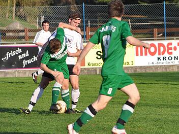 Der TSV Steinberg hat heute erneut Heimrecht. Nach dem TSC Mainleus am Mittwoch ist die SG Regnitzlosau zu Gast. Sollte ein weiterer Heimsieg gelingen, wäre man im Abstiegskampf wieder voll dabei. Foto: Kalb