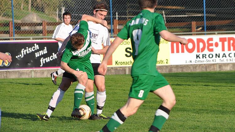 Der TSV Steinberg hat heute erneut Heimrecht. Nach dem TSC Mainleus am Mittwoch ist die SG Regnitzlosau zu Gast. Sollte ein weiterer Heimsieg gelingen, wäre man im Abstiegskampf wieder voll dabei. Foto: Kalb