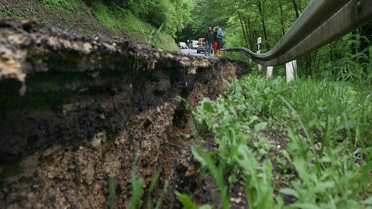 Auf etwa 30 Metern ist die Böschung an der LIF 7 um bis zu zwei Meter abgesackt. Foto: Stefan Johannes
