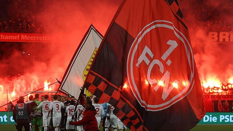 Am Samstag auf Schalke muss ein kleines Fußball-Wunder geschehen, damit der 1. FC Nürnberg nicht zum achten Mal das Fußball-Oberhaus verlassen muss. Foto: imago