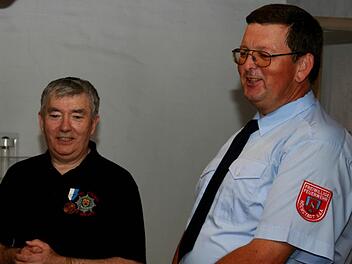 Seamus Murphy (l.) und Dieter Püttner haben ein Austausch-Ausbildungsprogramm entwickelt, von dem die Feuerwehren in Höchstadt und Castlebar profitieren. Foto: Johanna Blum