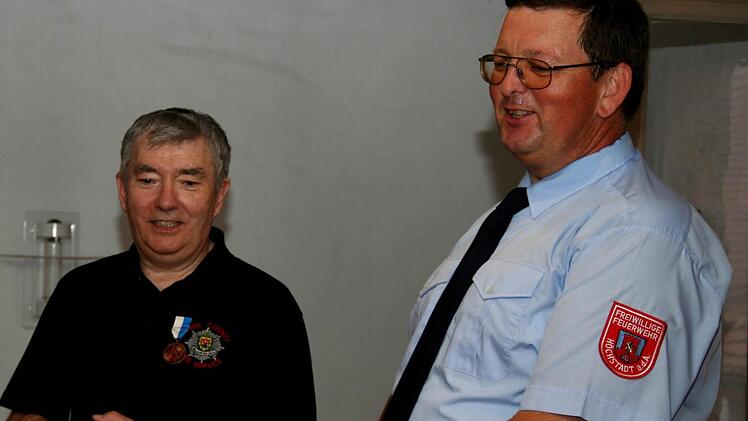 Seamus Murphy (l.) und Dieter Püttner haben ein Austausch-Ausbildungsprogramm entwickelt, von dem die Feuerwehren in Höchstadt und Castlebar profitieren. Foto: Johanna Blum