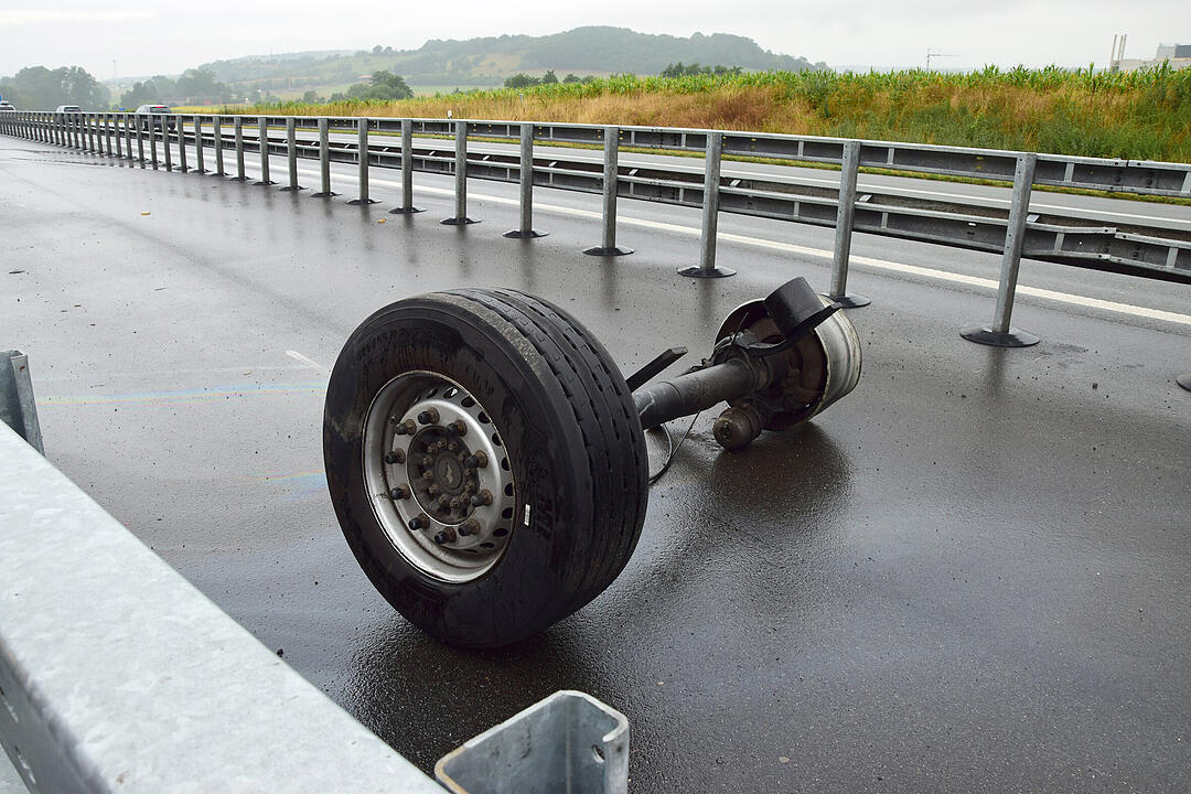Umgekippter Lkw A3 bei Geiselwind
