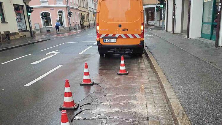 Bamberg: Fahrbahndecke der Inneren Löwenstraße eingebrochen - großflächige Sanierung folgt