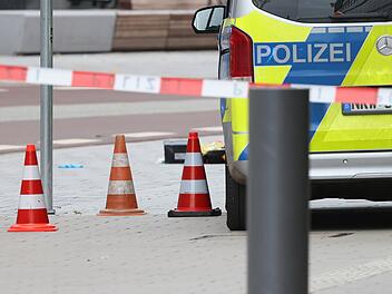Polizei schießt auf belebter Einkaufstraße auf bewaffneten Mann