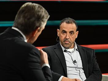 Eli Sharabi (rechts) sprach über seine Zeit in Geiselhaft.