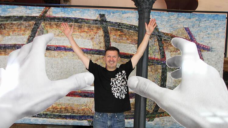 Thomas Eller mit seinen freigestellten Fotos