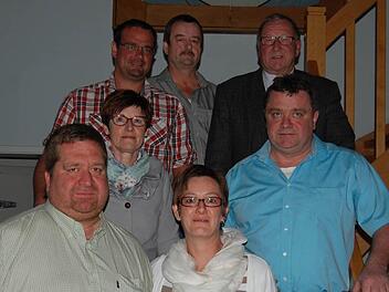 Ehrungen bei der DJK: Jörg Bohnsack, Barbara Stölzer, Stefanie Grom und Detlef Schaupp (vorne von links), Jochen Zeisinger, Armin Schaub und Rainer Werner (hinten von links). Foto: Günther Straub