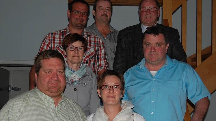Ehrungen bei der DJK: Jörg Bohnsack, Barbara Stölzer, Stefanie Grom und Detlef Schaupp (vorne von links), Jochen Zeisinger, Armin Schaub und Rainer Werner (hinten von links). Foto: Günther Straub