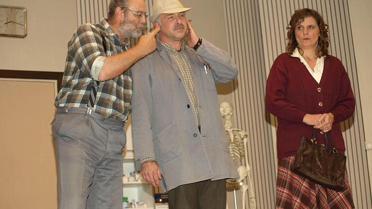 Die Komödie "Gute Besdserung" mit der Theatergruppe des TSV Oerlenbach. Foto: Stefan Geiger