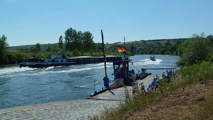 Auch von Dettelbach nach Mainsondheim fährt im Sommer täglich eine Fähre. Foto: Matthias Litzlfelder