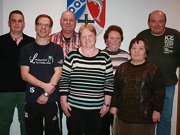 Die geehrten Mitglieder und die neuen Vorstandsmitglieder beim SV Markt Geroda präsentieren sich (von links): Vorsitzender Johannes Schlereth (von links), Kassier Ingo Schneider, Günter Schirmer, Elisabeth Heck, Gerda Metz, Maria Kuhn und Heiko Heinle. Foto: Gabriele Sell