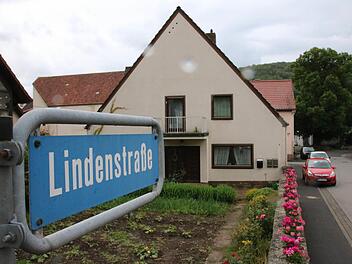 Vermutlich noch in diesem Monat soll der Ruhestandspfarrer aus diesem Pfarrhaus in ein Seniorenheim umziehen. Foto: Ralf Ruppert