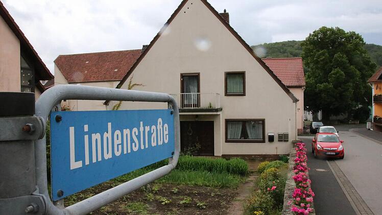 Vermutlich noch in diesem Monat soll der Ruhestandspfarrer aus diesem Pfarrhaus in ein Seniorenheim umziehen. Foto: Ralf Ruppert