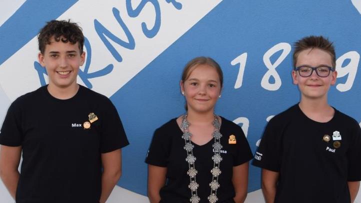 Jugend-Sch&uuml;tzenk&ouml;nigin wurde Larissa Schlembach (Mitte), gefolgt von den Jugendrittern Max Humbek (links) und Paul Schramm.  Sandra Schmitt