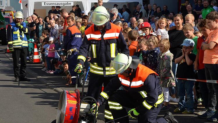 Schauübung zum 150. Geburtstag der Garitzer Feuerwehr. Peter Rauch