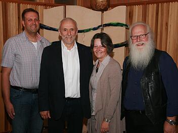 Von links: Christian Ziegler Personalratsvorsitzender, Paul Oschmann, Karin Maywald und Martin Vogtmann.  Foto: Winfried Behringer