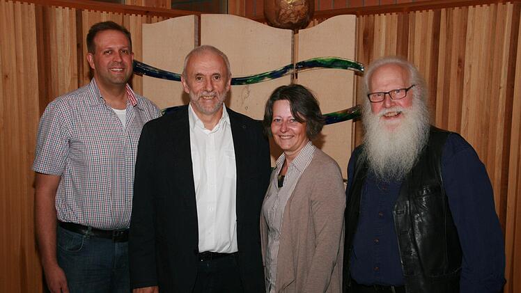 Von links: Christian Ziegler Personalratsvorsitzender, Paul Oschmann, Karin Maywald und Martin Vogtmann.  Foto: Winfried Behringer