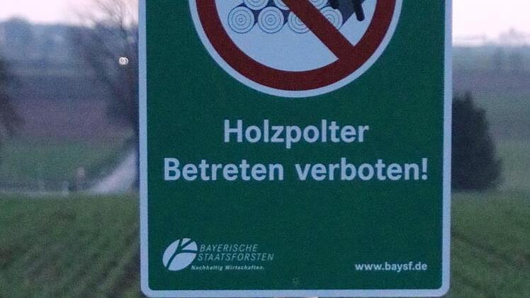 Gegen einen bereits beschilderten Holz-Lagerplatz der Bayerischen Staatsforsten neben dem Radweg entlang der B 303 sprach sich der Gemeinderat einstimmig aus.Klaus Klaschka