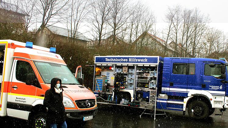 Nutzen den Tag, um fürs Ehrenamt zu werben: Rotes Kreuz, THW und Feuerwehr. Foto: Werner Vogel