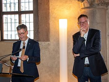 W&uuml;rzburg: "Pr&auml;gende Kraft" der Stadtverwaltung in Ruhestand verabschiedet