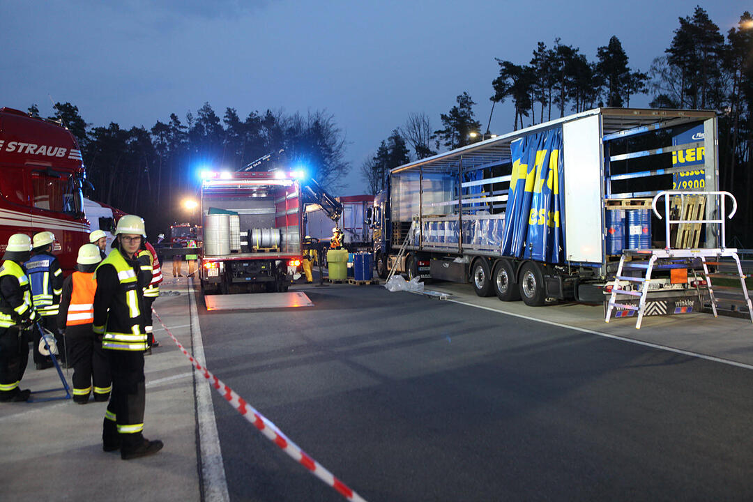 Gefahrgutaustritt auf Parkplatz an A6