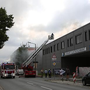 Feuer in Elektromarkt in Nürnberg-Thon