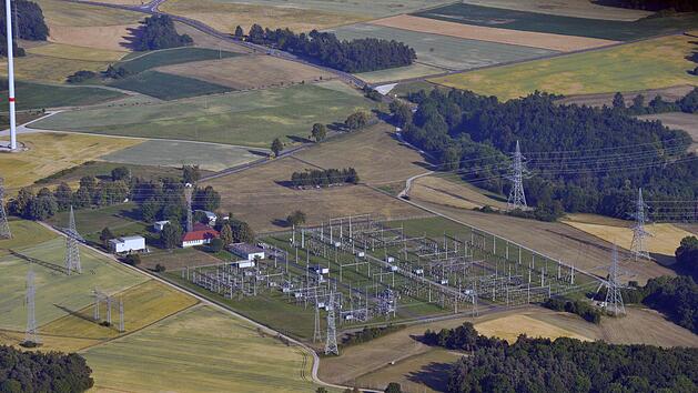 Das Umspannwerk bei W&uuml;rgau: Eine alternative Trassenf&uuml;hrung (P44mod) w&uuml;rde in den meisten Varianten &uuml;ber diesen Knotenpunkt verlaufen.  Foto: Ronald Rinklef