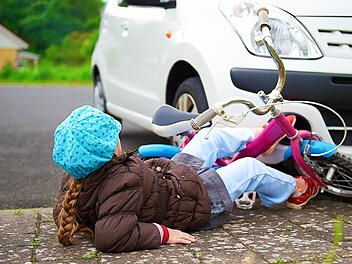 Kind Fahrradunfall