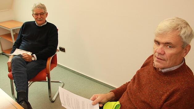 Behindertenbeauftragter Dr. Volker Lutz (links) und Ebensfelds Bürgermeister Bernhard Storath arbeiten zusammen, um für die Bürger mit körperlichen und geistigen Handicaps Verbesserungen zu schaffen. Foto: Matthias Einwag