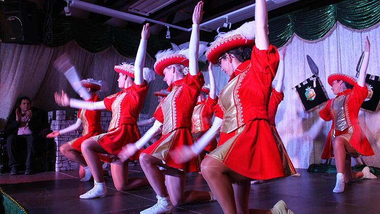 Die Narrlangia beim Gardetanz. Foto: Carmen Schwind