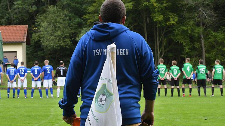 Stillgestanden: Gleich geht es los beim Lokalderby in Haard gegen den TSV Nüdlingen. Am Ende steht ein 2:2 zu Buche.Hopf