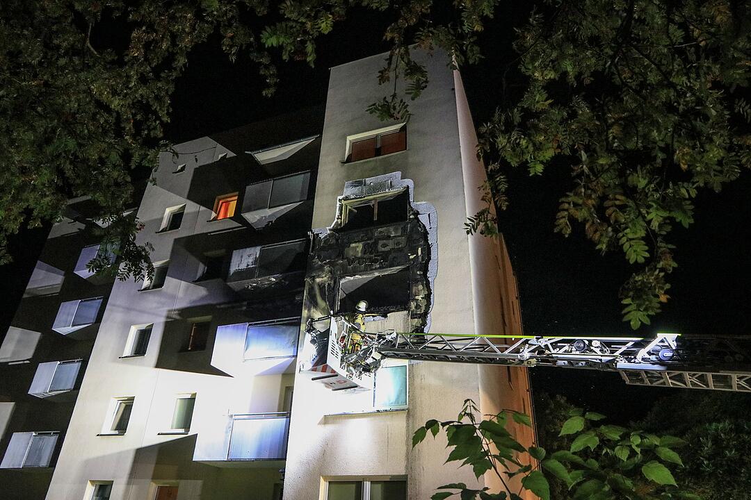 Bamberg: Brand in Mehrfamilienhaus - Feuerwehr findet leblosen Bewohner