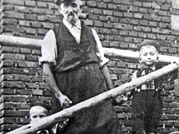 Hans Raab (rechts) mit dem Firmengründer Johann Raab und seinem Bruder Baptist Raab. Foto: privat