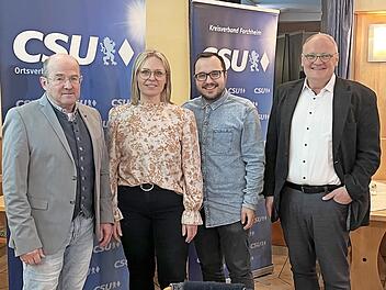 Die vier CSU-Vorsitzenden aus den Ortsteilen (v. l.) Holger Lehnard, Martina Hebendanz, Dominik Henkel und Hans-Werner Eisen informierten über die Stadtpolitik.