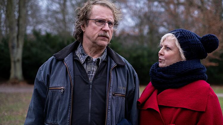 Silke Prange (Gabriela Maria Schmeide) macht sich immer mal Sorgen um ihren - recht alleinstehenden - Bruder Ralf (Bjarne Mädel).